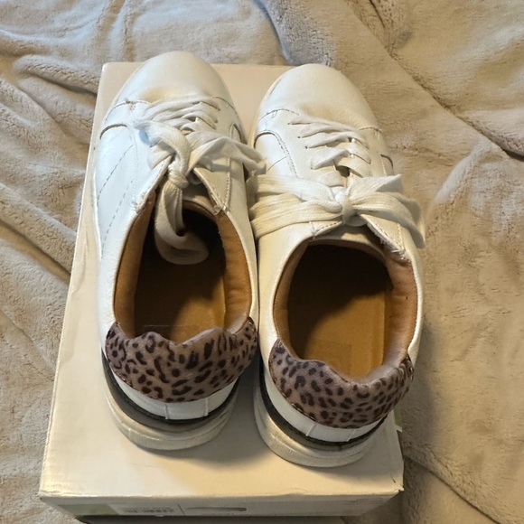 Woman’s Dolce Vita Fashion Shoe - Picture 2 of 5